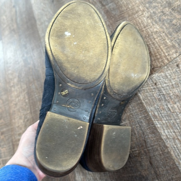 Lucky Brand Brolley Ankle Boot / Booties Navy leather zip boots. - Picture 13 of 15